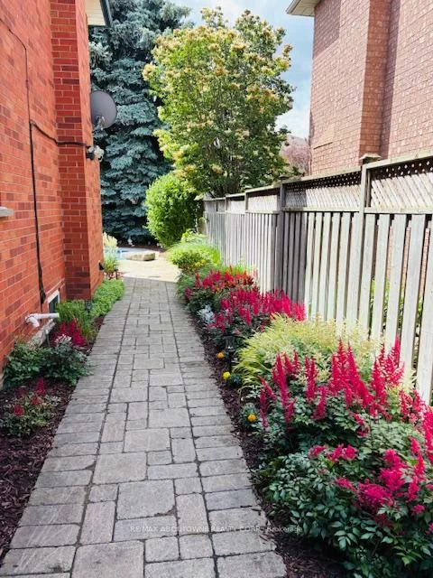 2372, Saugeen, 1015 - RO River Oaks, Oakville