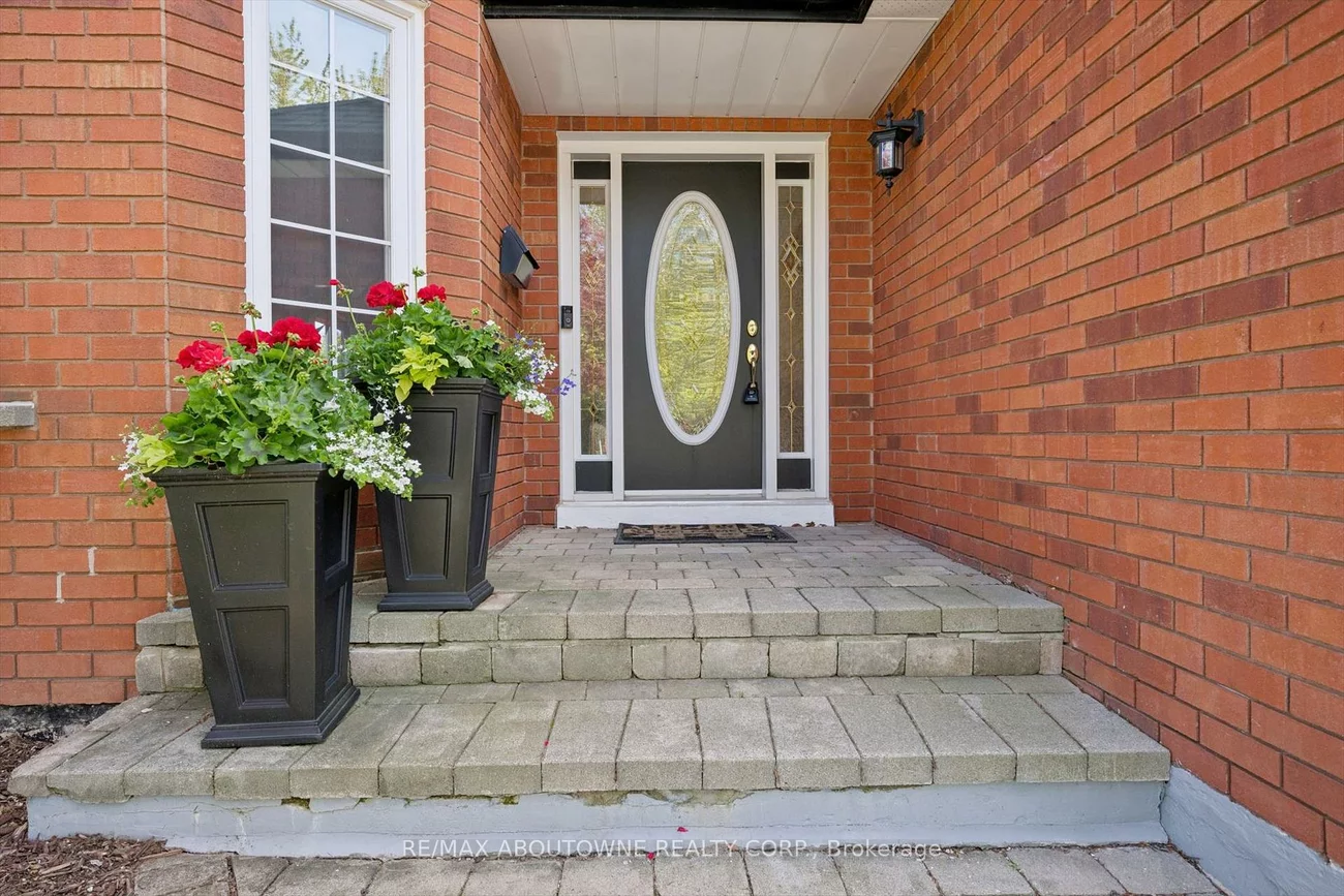 2372, Saugeen, 1015 - RO River Oaks, Oakville