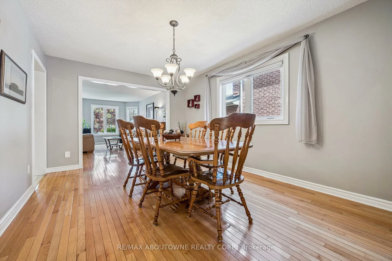 2372, Saugeen, 1015 - RO River Oaks, Oakville