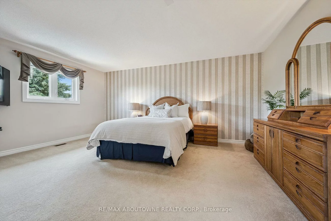 2372, Saugeen, 1015 - RO River Oaks, Oakville