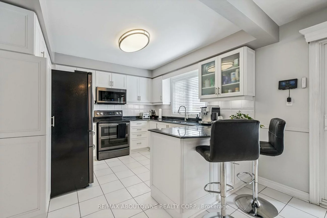 2372, Saugeen, 1015 - RO River Oaks, Oakville