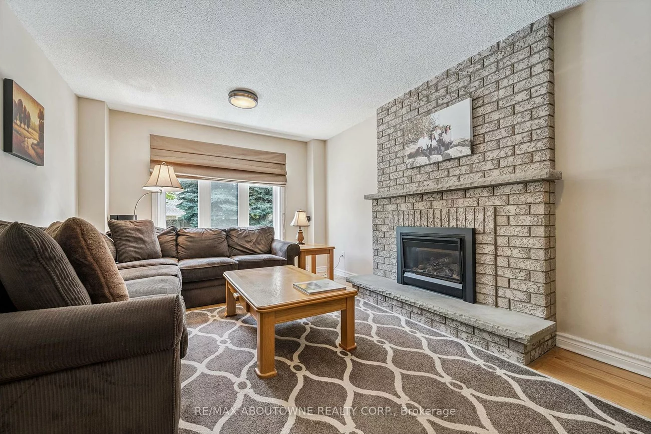 2372, Saugeen, 1015 - RO River Oaks, Oakville