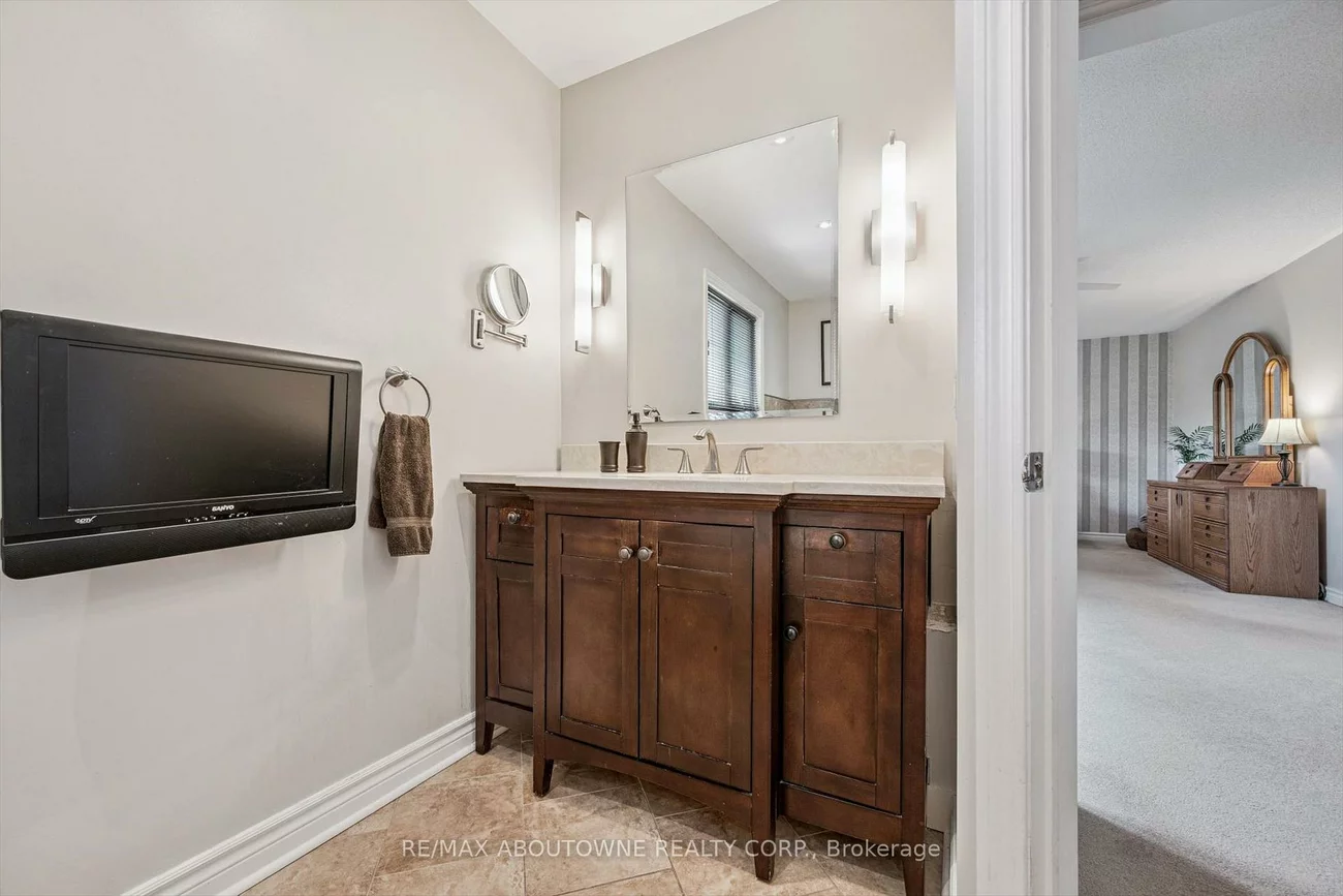 2372, Saugeen, 1015 - RO River Oaks, Oakville