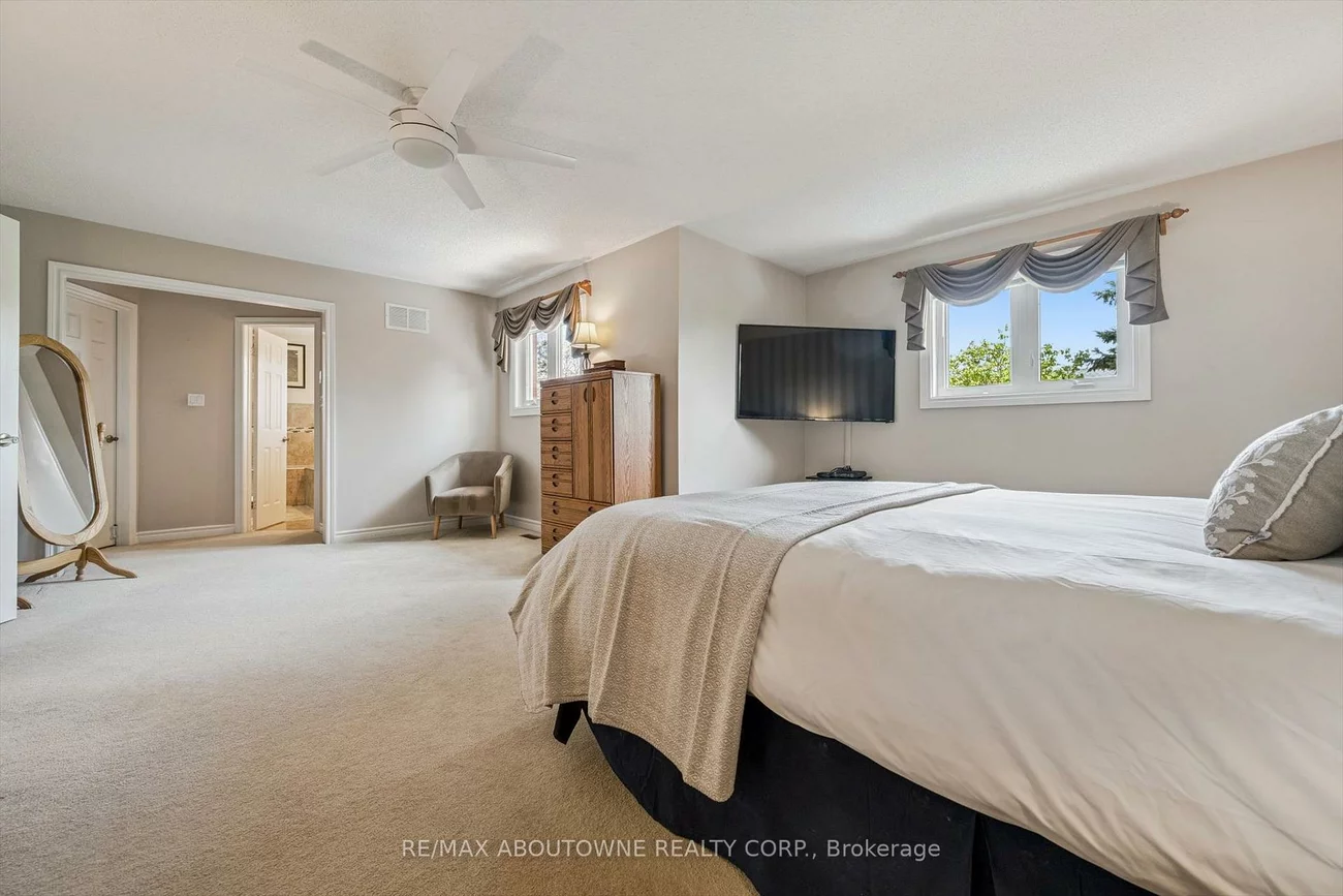 2372, Saugeen, 1015 - RO River Oaks, Oakville
