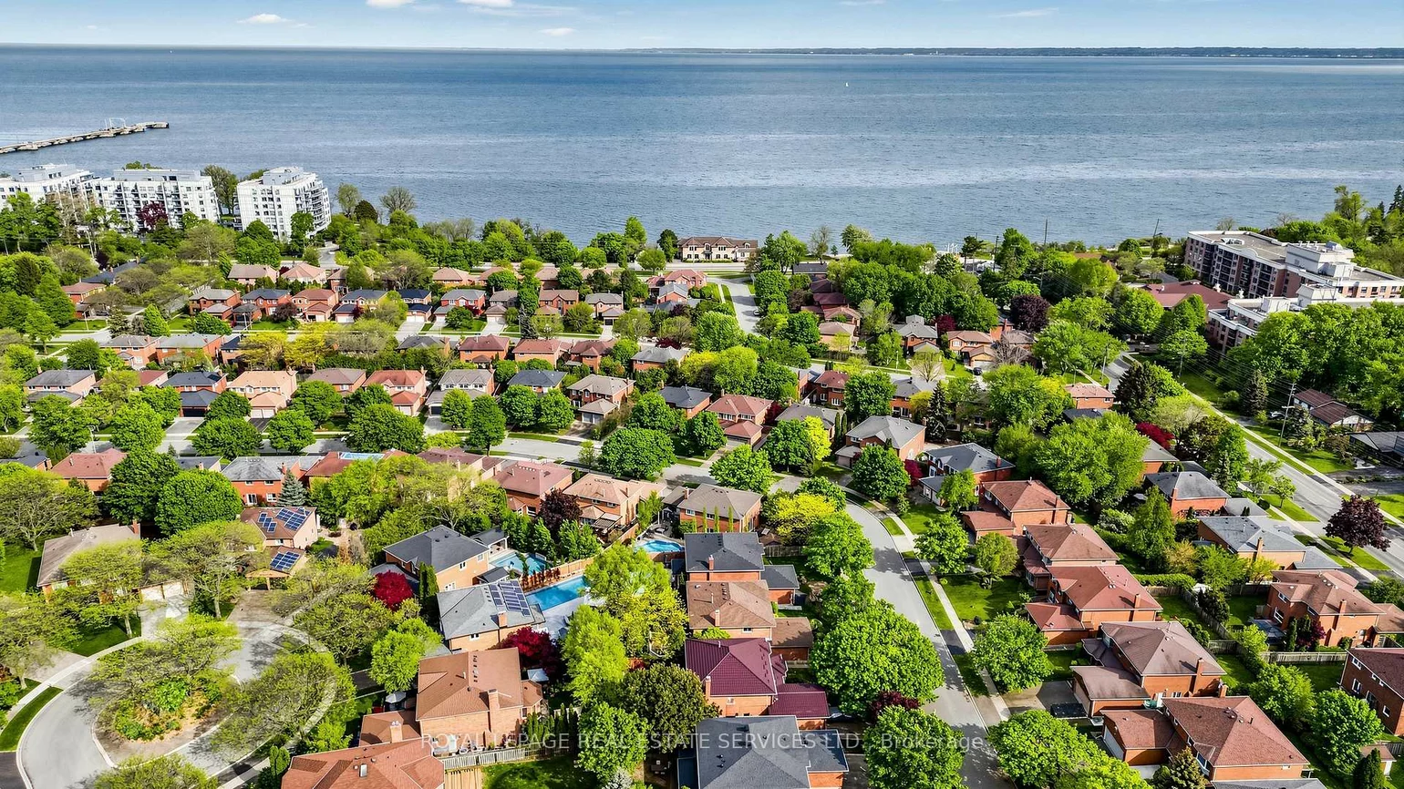 165, Warner, 1001 - BR Bronte, Oakville