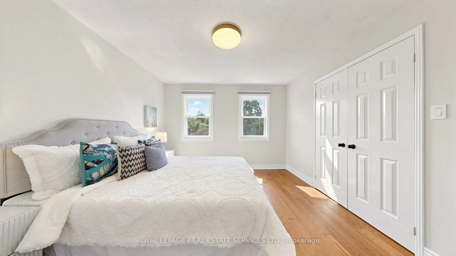 165, Warner, 1001 - BR Bronte, Oakville