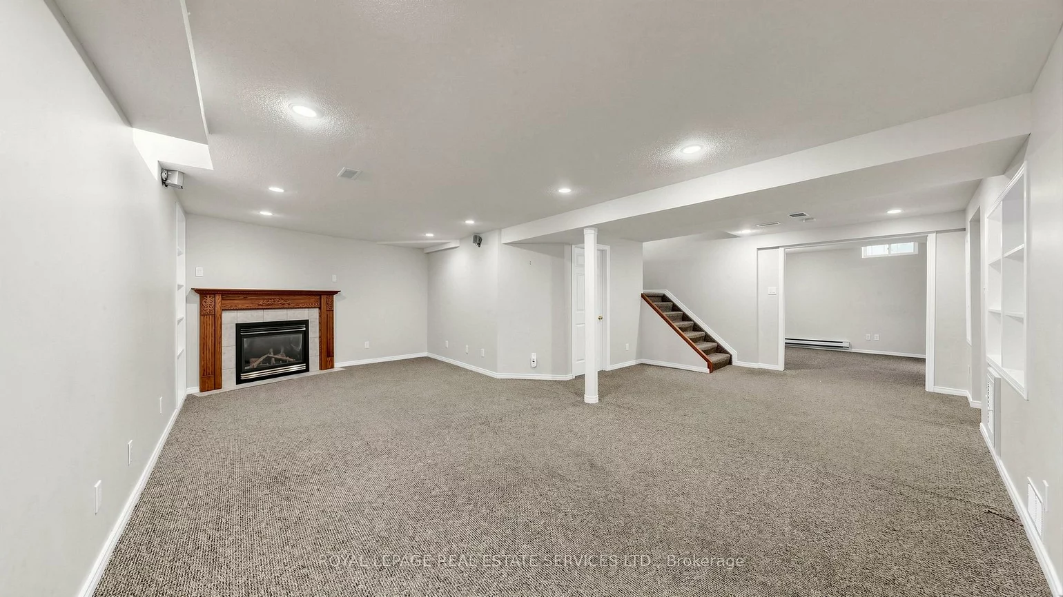 165, Warner, 1001 - BR Bronte, Oakville