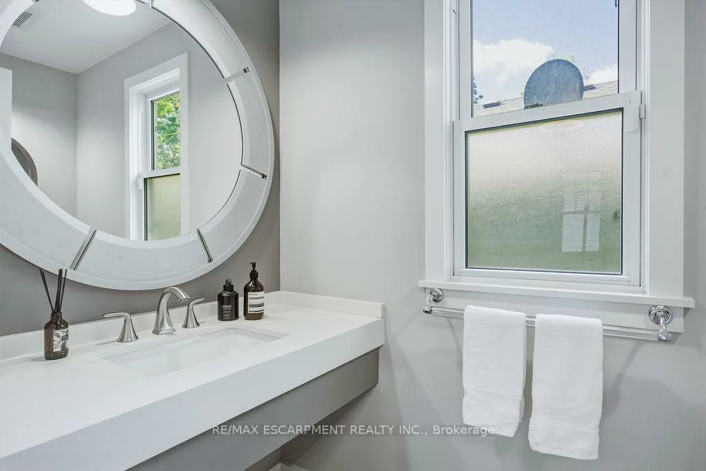 119, Westside, 1002 - CO Central, Oakville