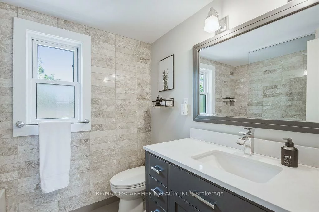 119, Westside, 1002 - CO Central, Oakville