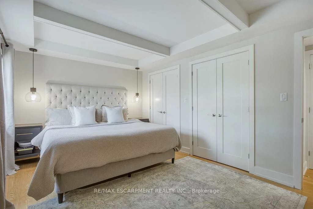 119, Westside, 1002 - CO Central, Oakville