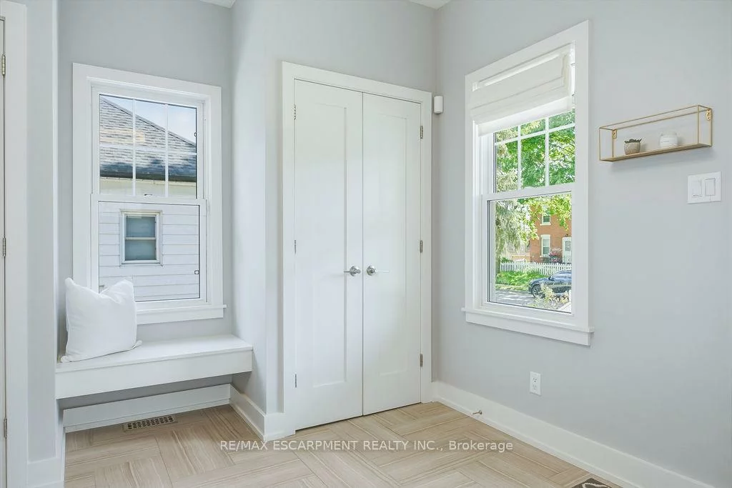 119, Westside, 1002 - CO Central, Oakville