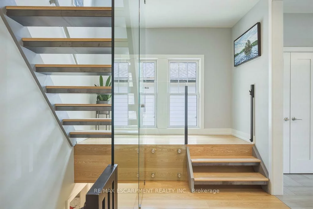 119, Westside, 1002 - CO Central, Oakville
