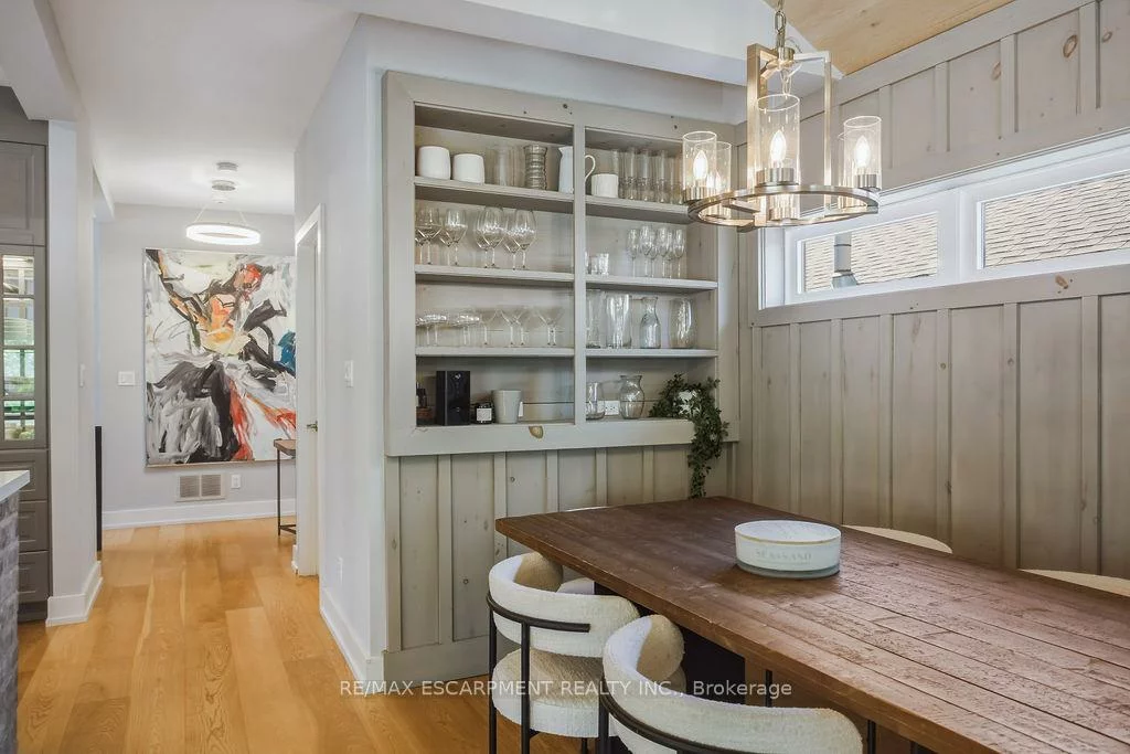 119, Westside, 1002 - CO Central, Oakville