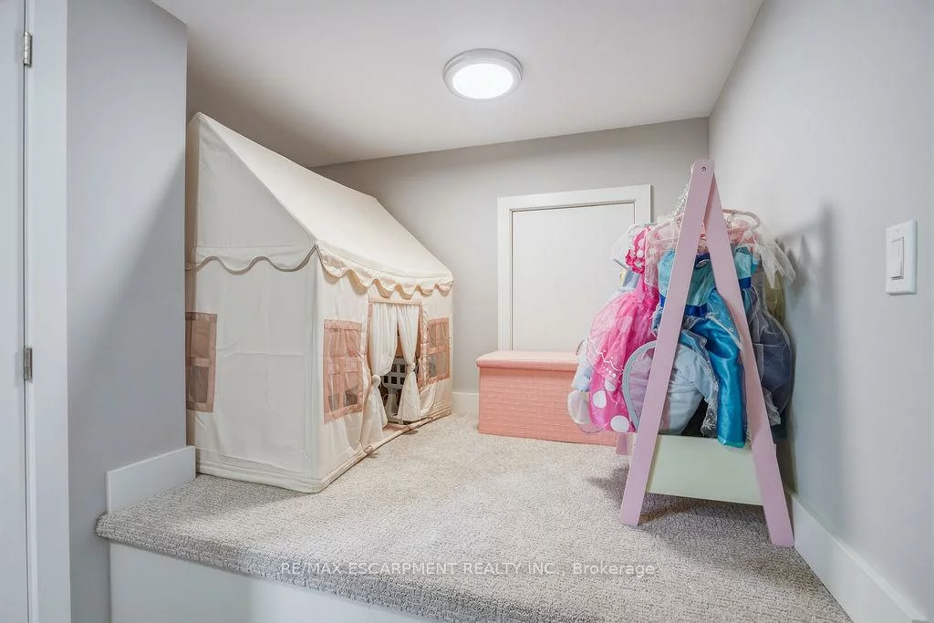 119, Westside, 1002 - CO Central, Oakville
