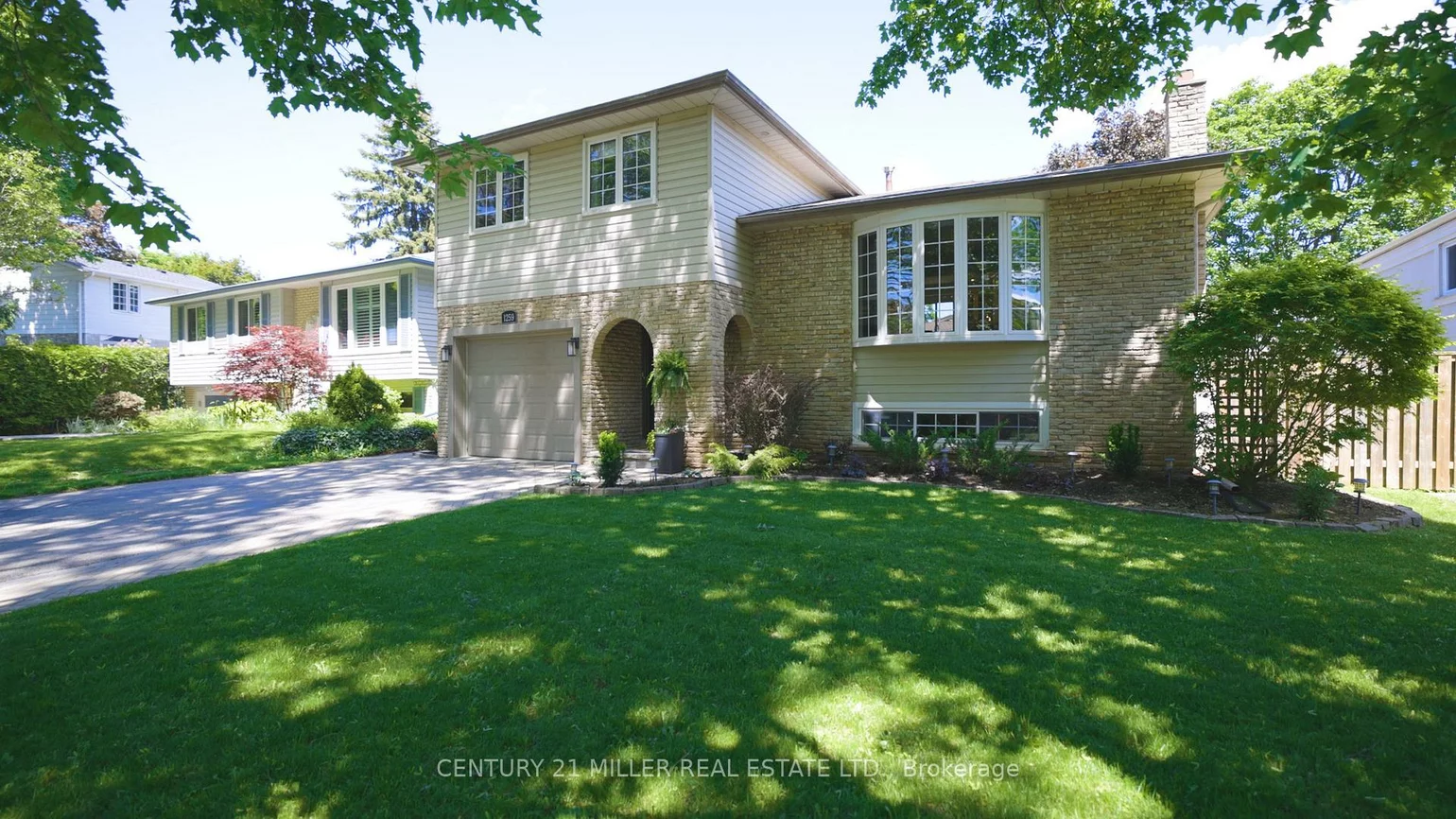 1259, Richards, 1003 - CP College Park, Oakville