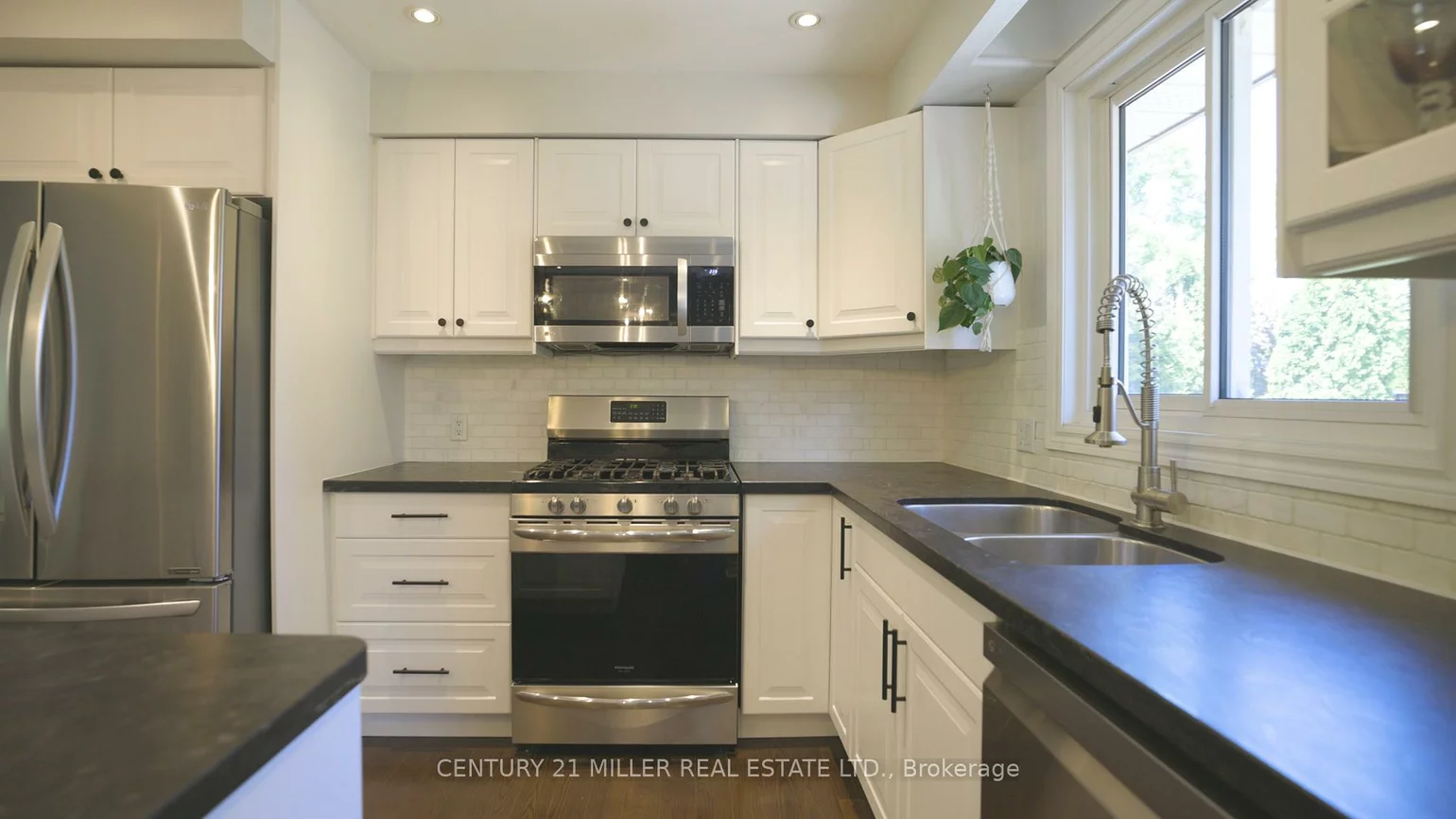 1259, Richards, 1003 - CP College Park, Oakville