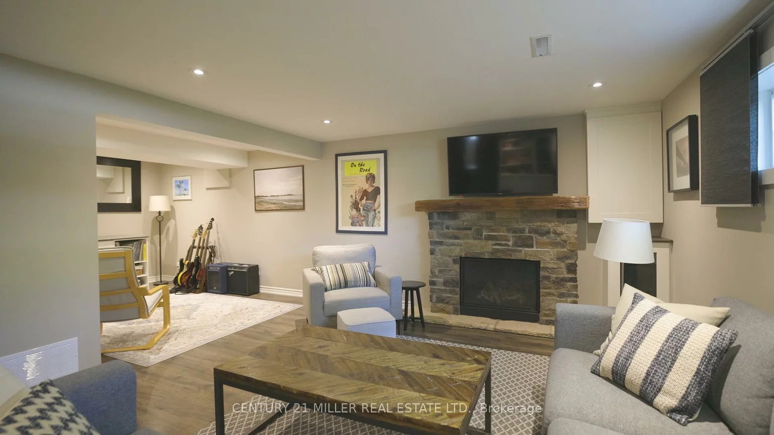 1259, Richards, 1003 - CP College Park, Oakville