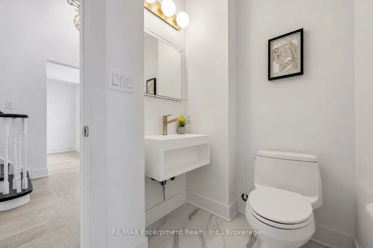227, Martindale, 1003 - CP College Park, Oakville