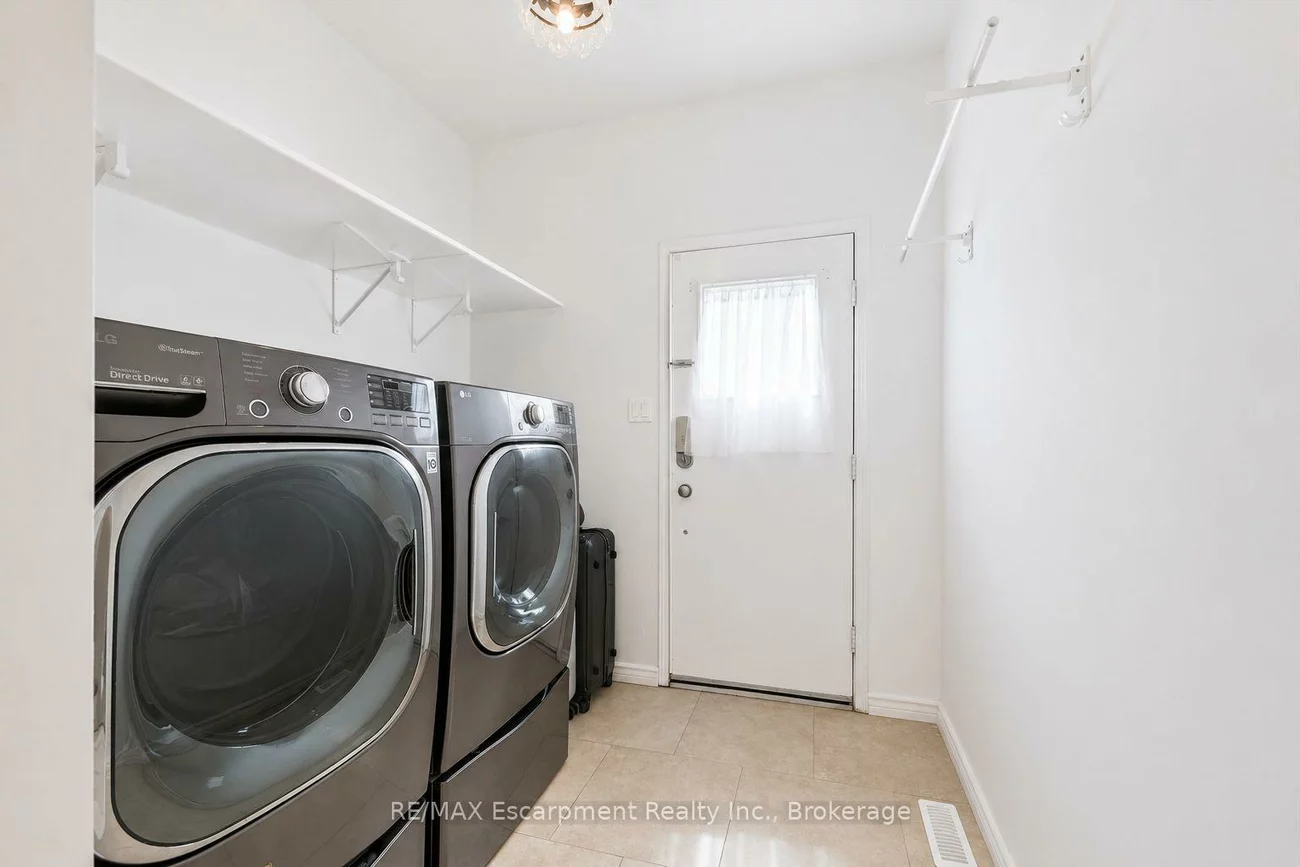 227, Martindale, 1003 - CP College Park, Oakville