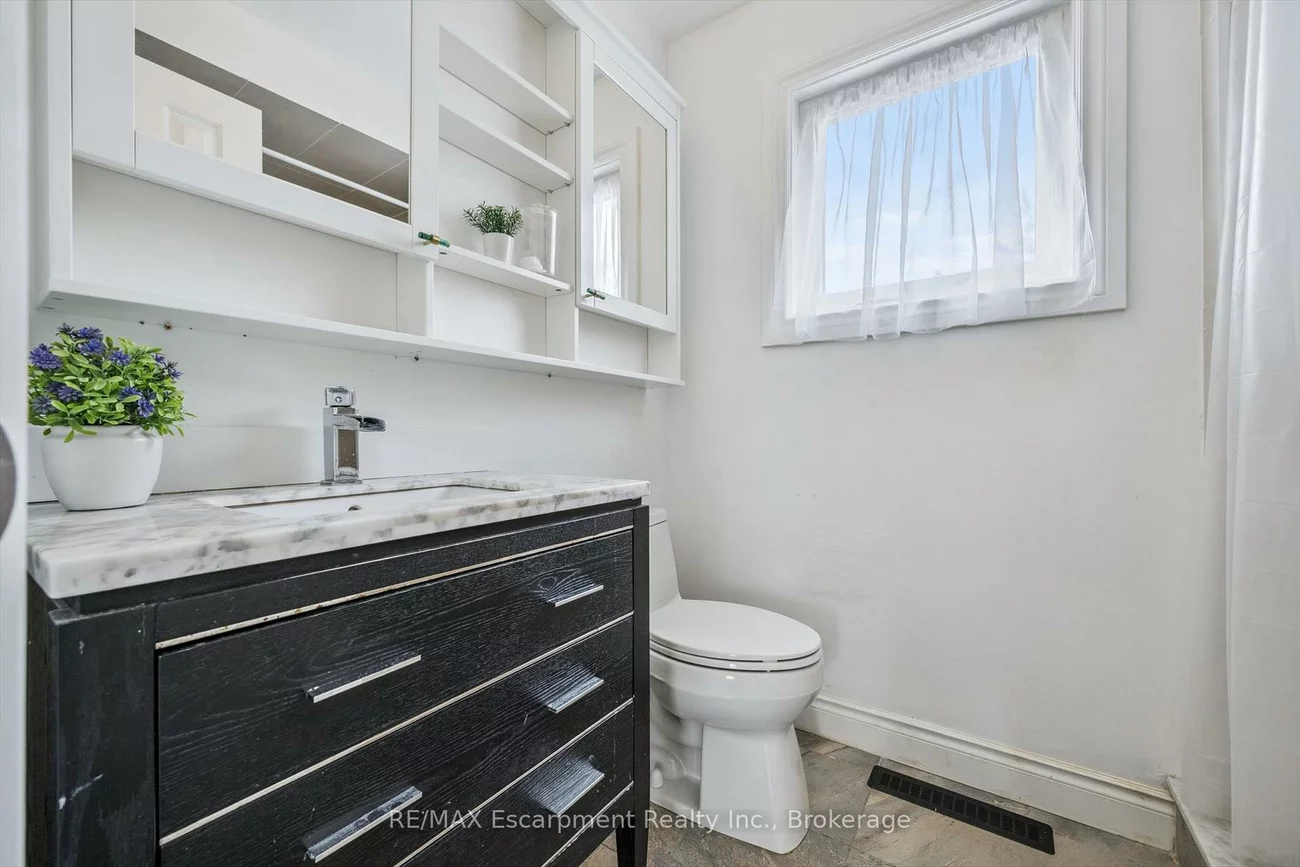 227, Martindale, 1003 - CP College Park, Oakville