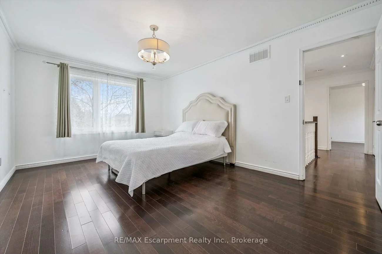 227, Martindale, 1003 - CP College Park, Oakville