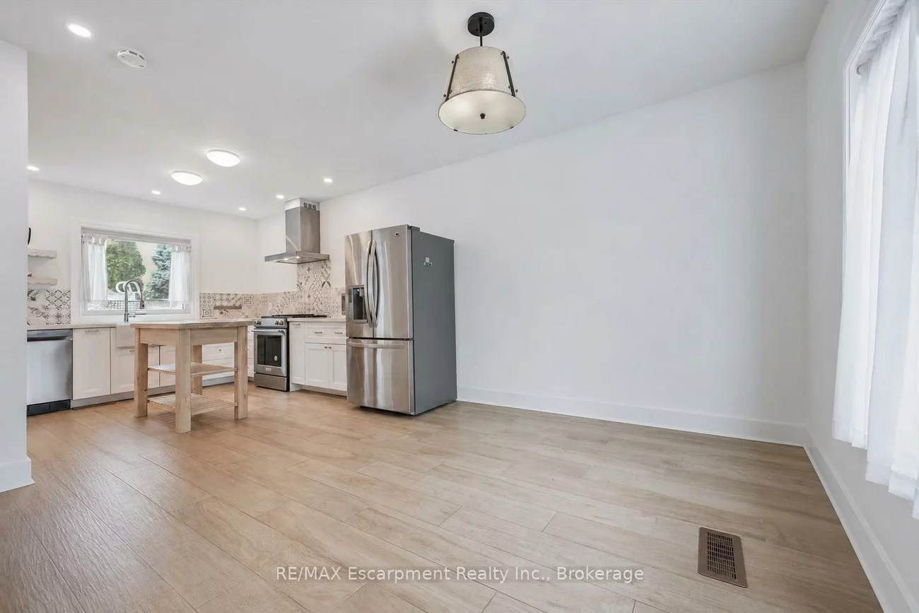 227, Martindale, 1003 - CP College Park, Oakville