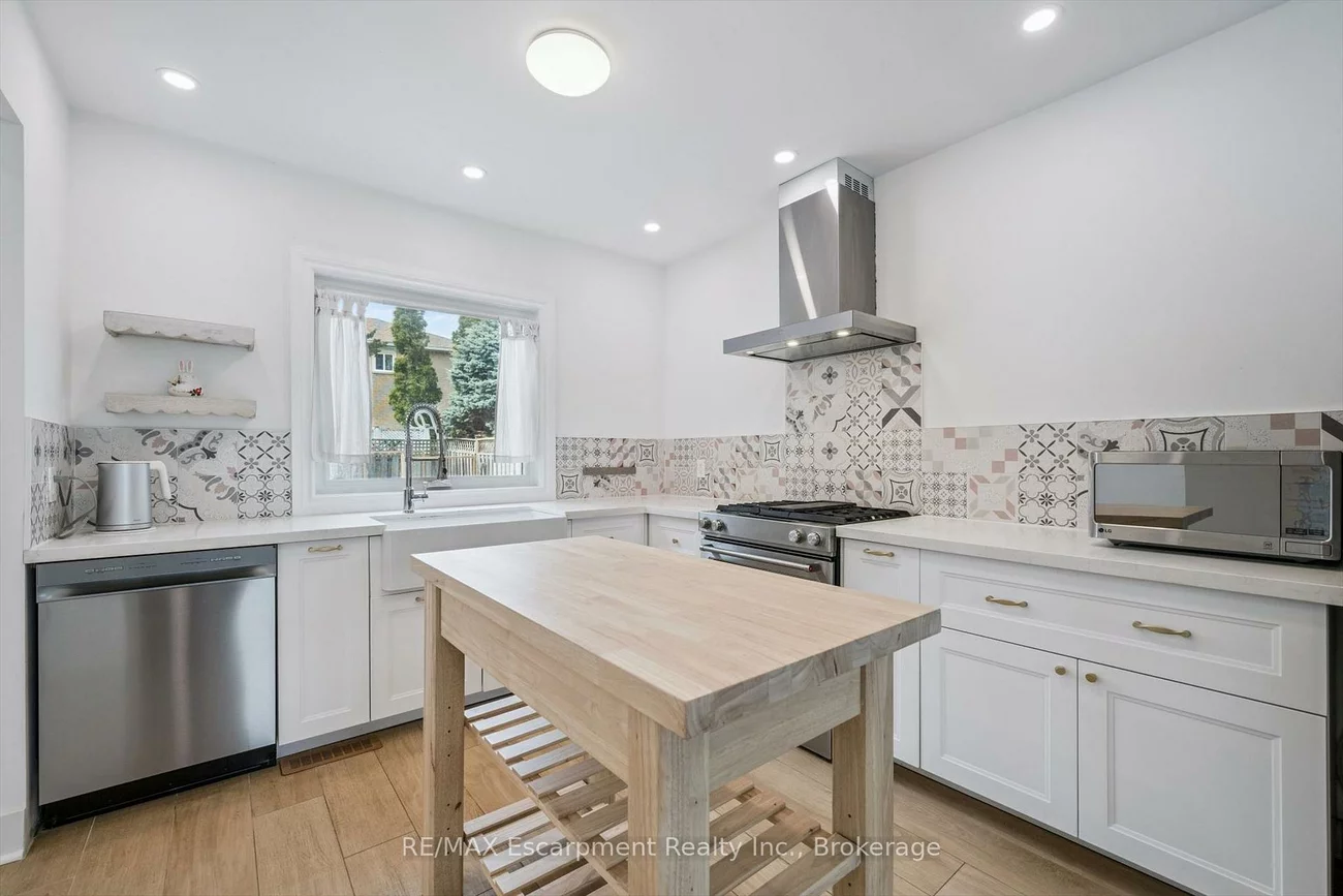 227, Martindale, 1003 - CP College Park, Oakville