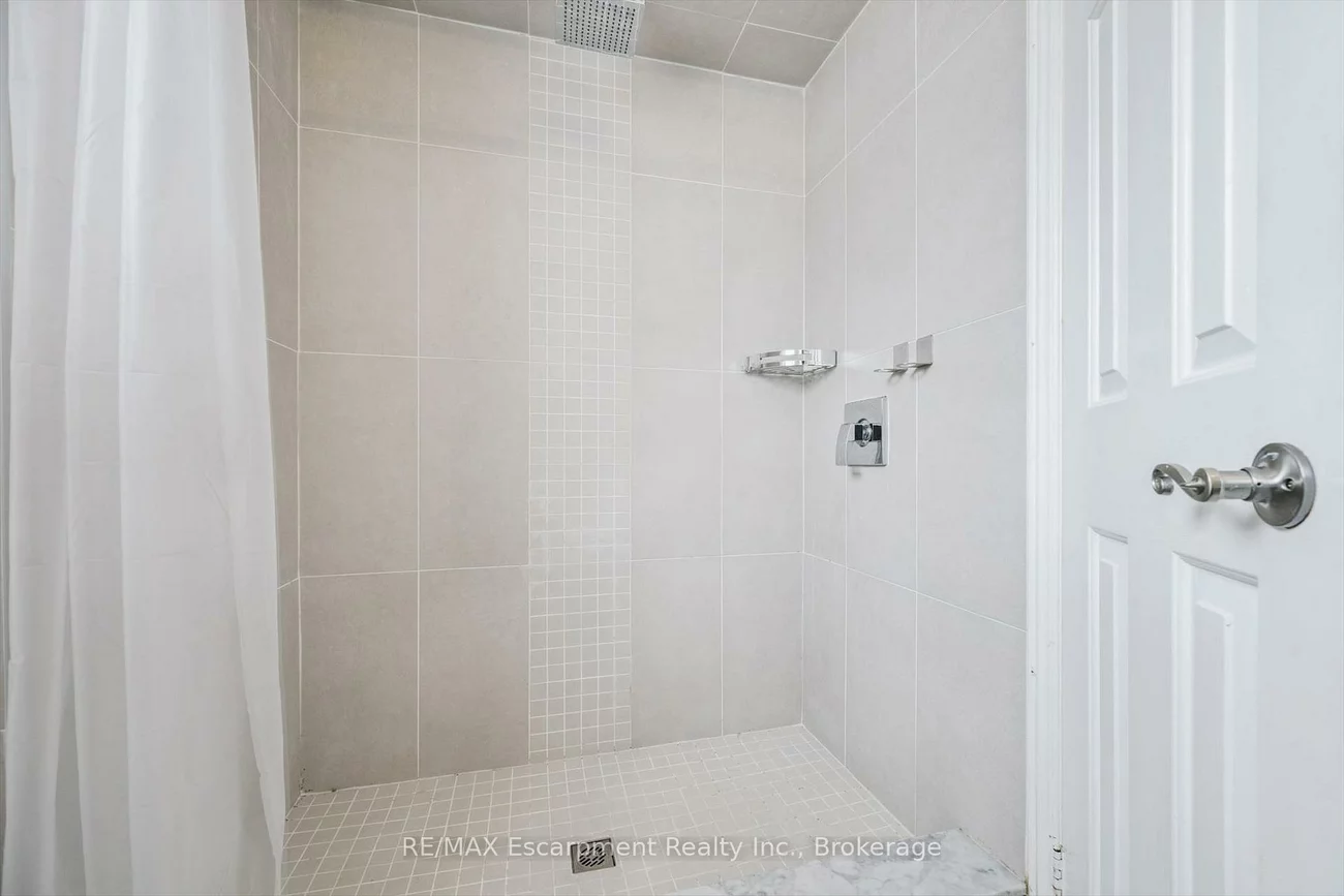 227, Martindale, 1003 - CP College Park, Oakville