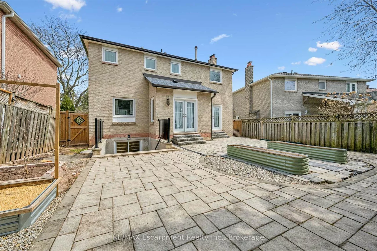 227, Martindale, 1003 - CP College Park, Oakville