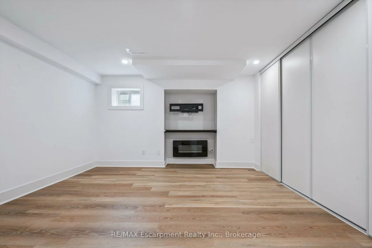 227, Martindale, 1003 - CP College Park, Oakville
