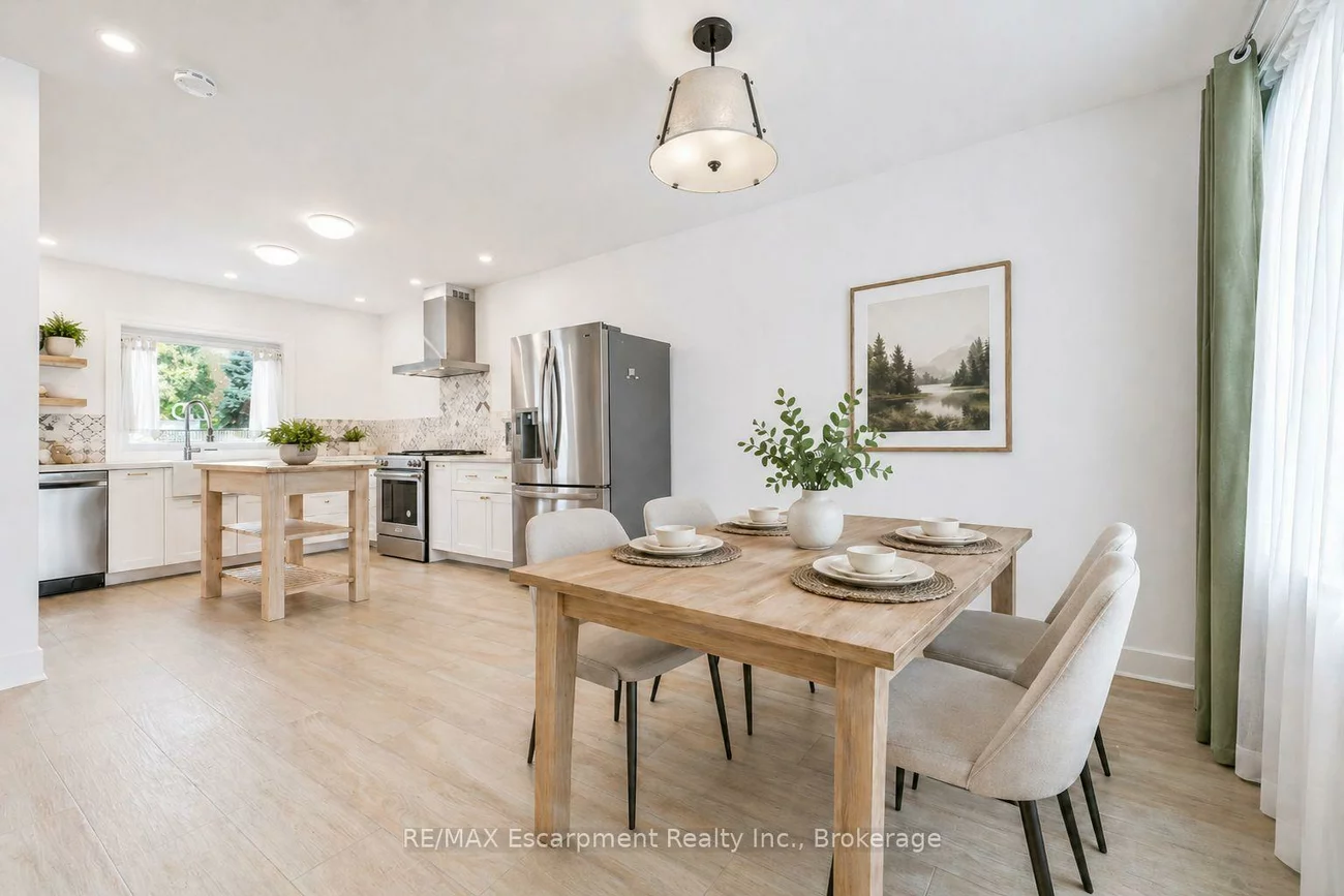 227, Martindale, 1003 - CP College Park, Oakville