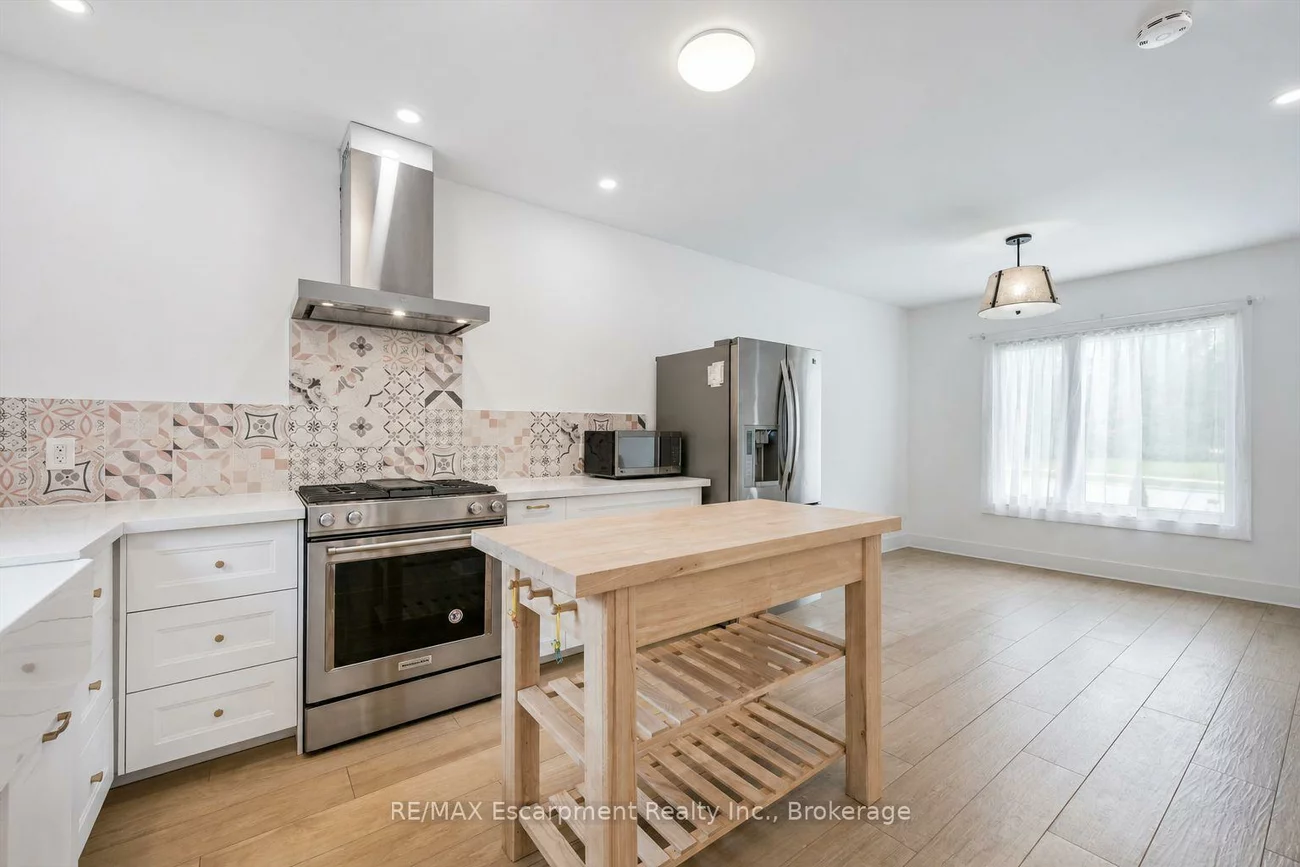 227, Martindale, 1003 - CP College Park, Oakville