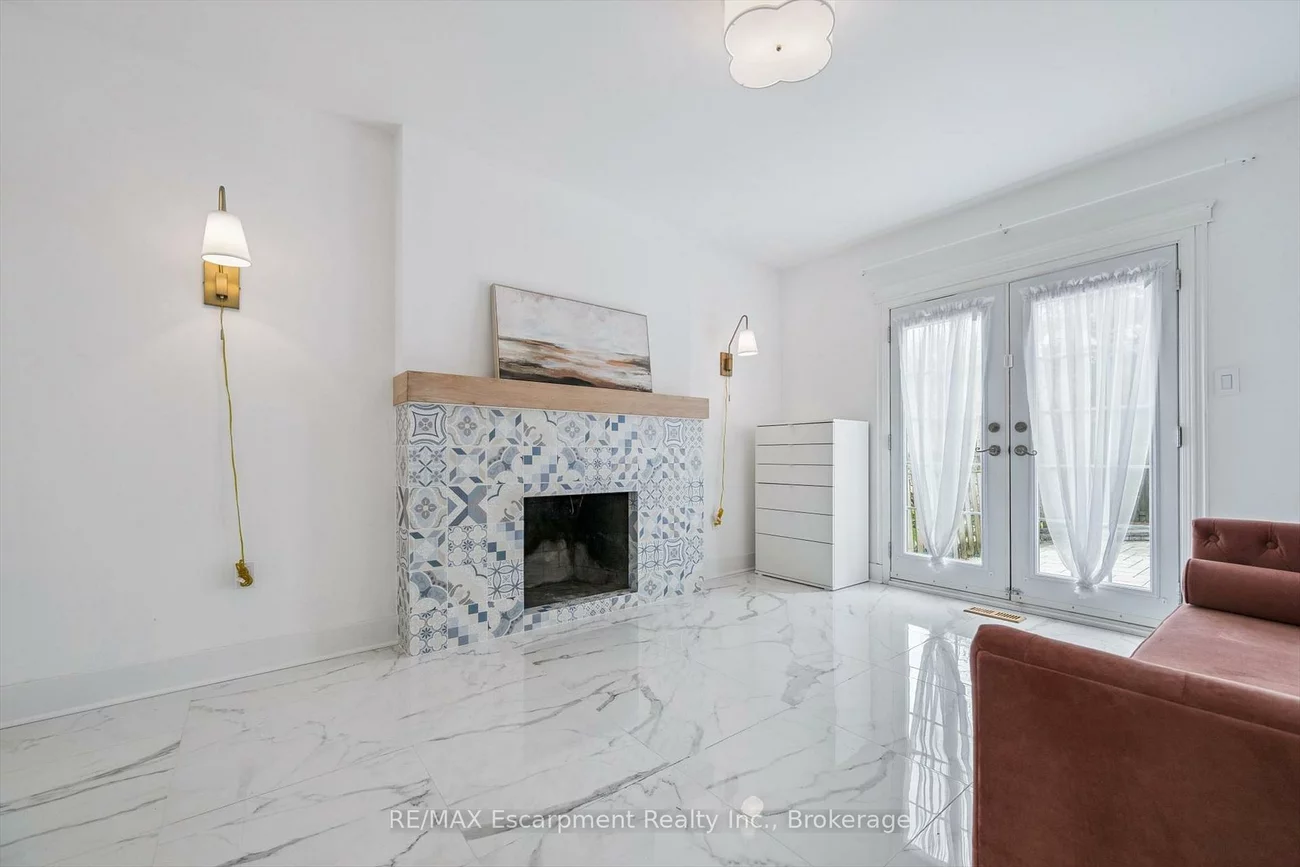 227, Martindale, 1003 - CP College Park, Oakville
