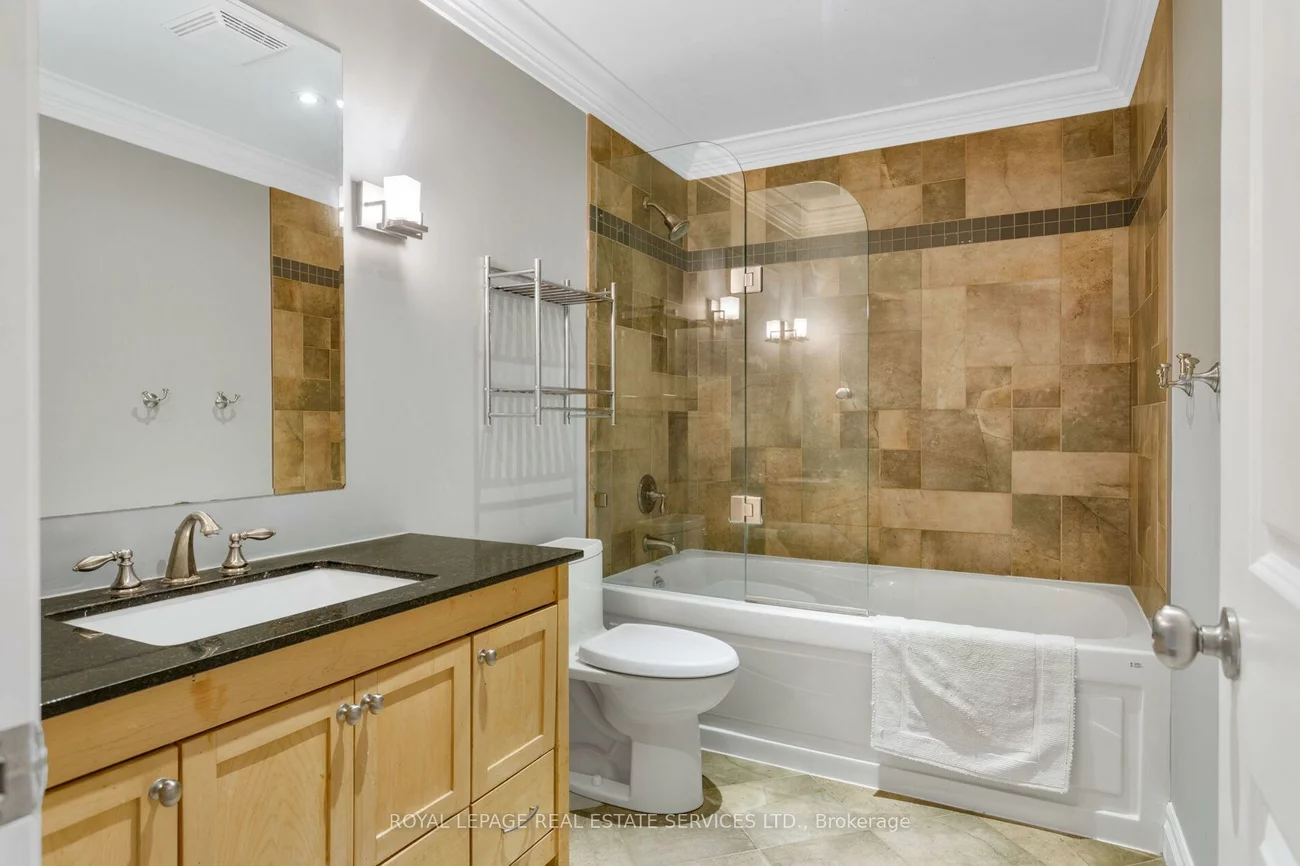 1387, Willowdown, 1017 - SW Southwest, Oakville