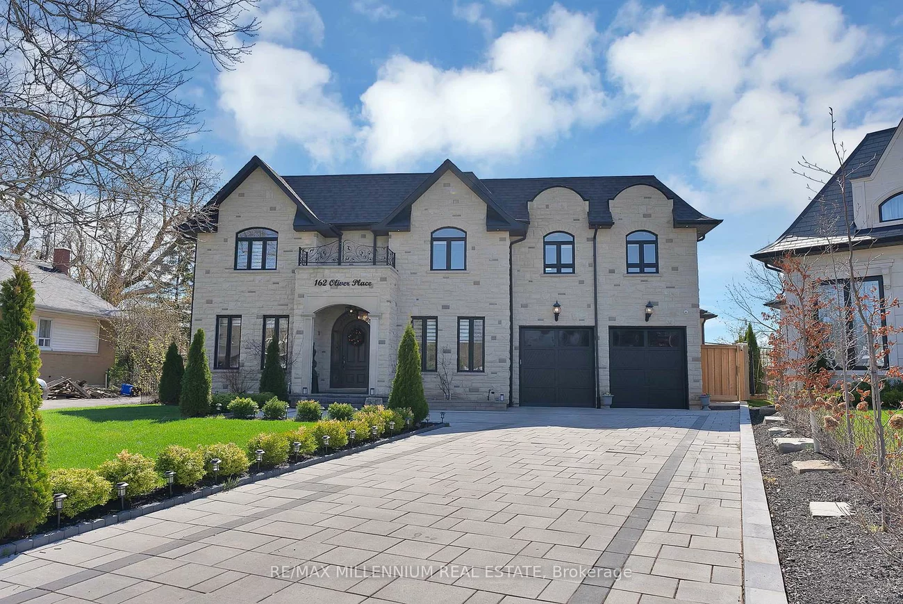 162, Oliver, 1003 - CP College Park, Oakville