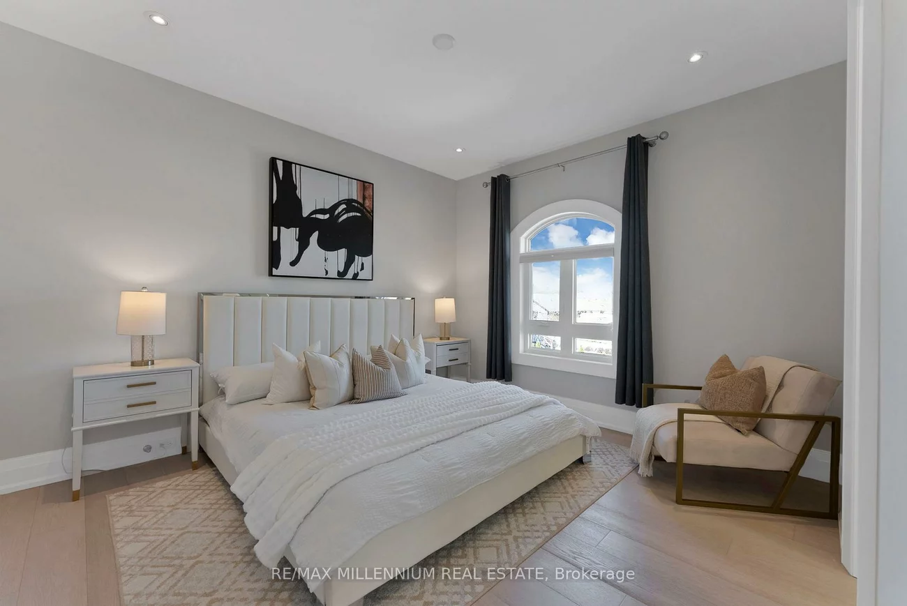 162, Oliver, 1003 - CP College Park, Oakville