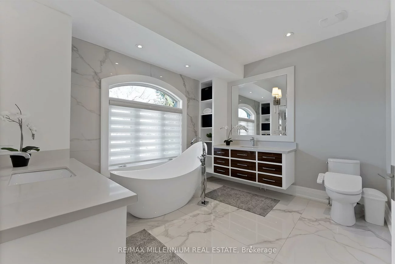 162, Oliver, 1003 - CP College Park, Oakville