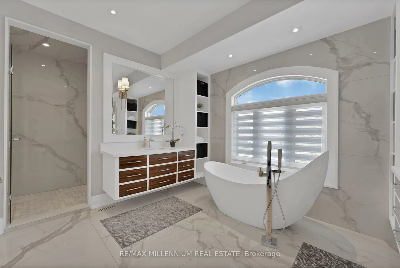 162, Oliver, 1003 - CP College Park, Oakville
