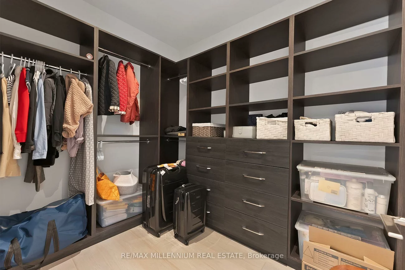 162, Oliver, 1003 - CP College Park, Oakville