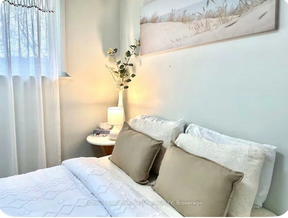 1350, Rebecca, 1017 - SW Southwest, Oakville