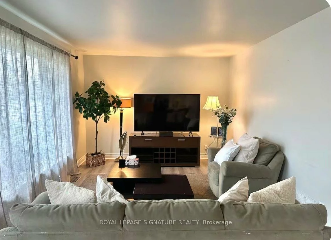 1350, Rebecca, 1017 - SW Southwest, Oakville