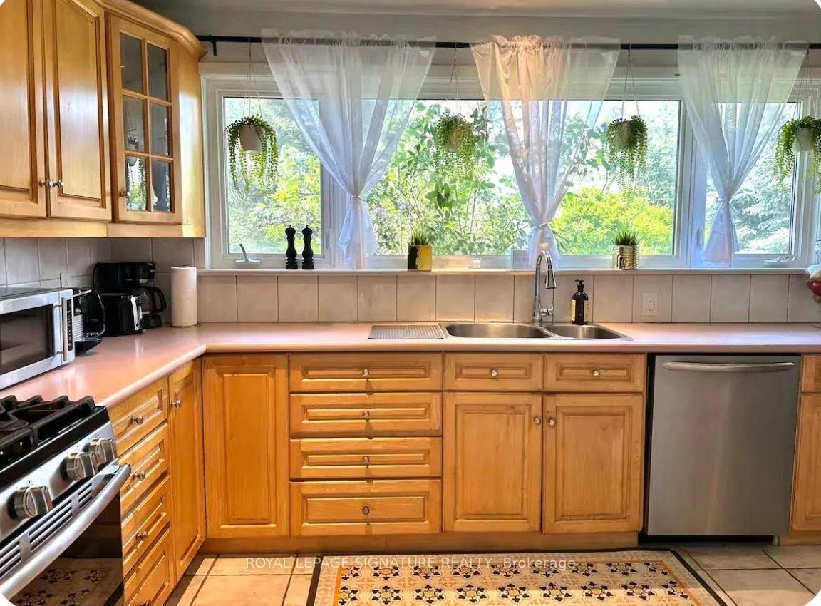 1350, Rebecca, 1017 - SW Southwest, Oakville