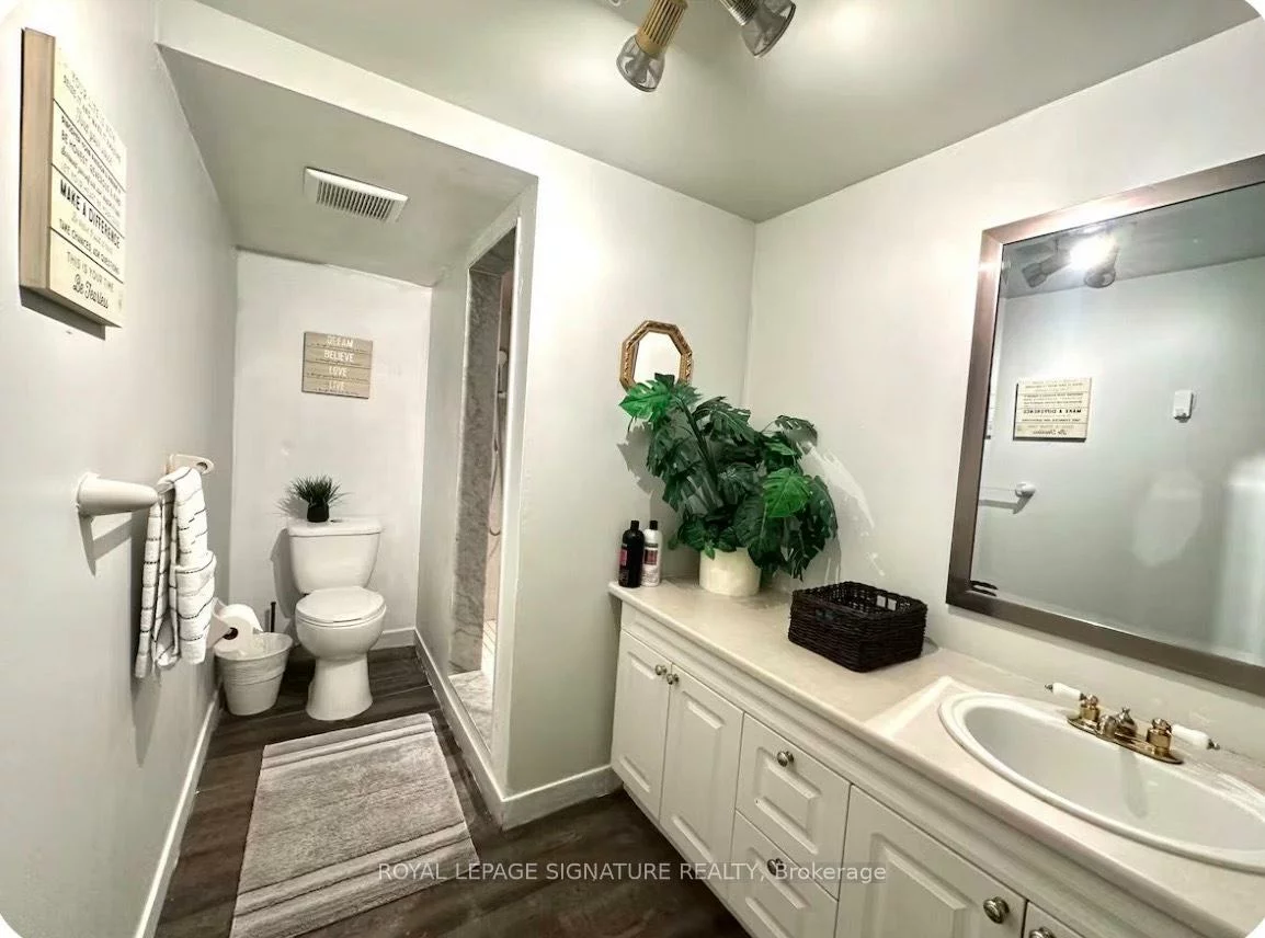 1350, Rebecca, 1017 - SW Southwest, Oakville