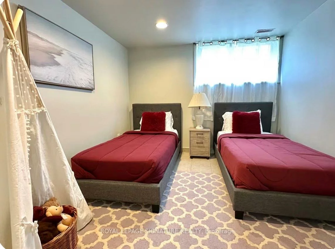 1350, Rebecca, 1017 - SW Southwest, Oakville