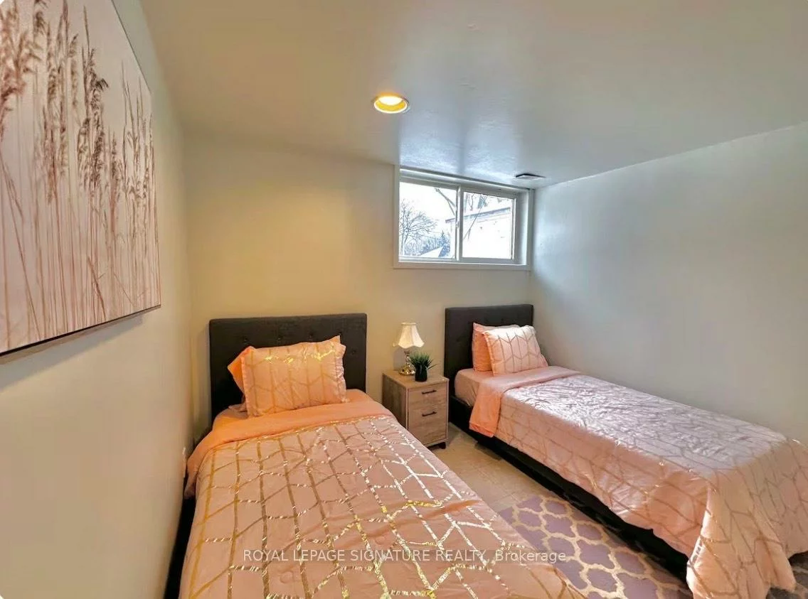 1350, Rebecca, 1017 - SW Southwest, Oakville