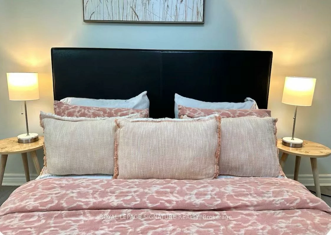 1350, Rebecca, 1017 - SW Southwest, Oakville