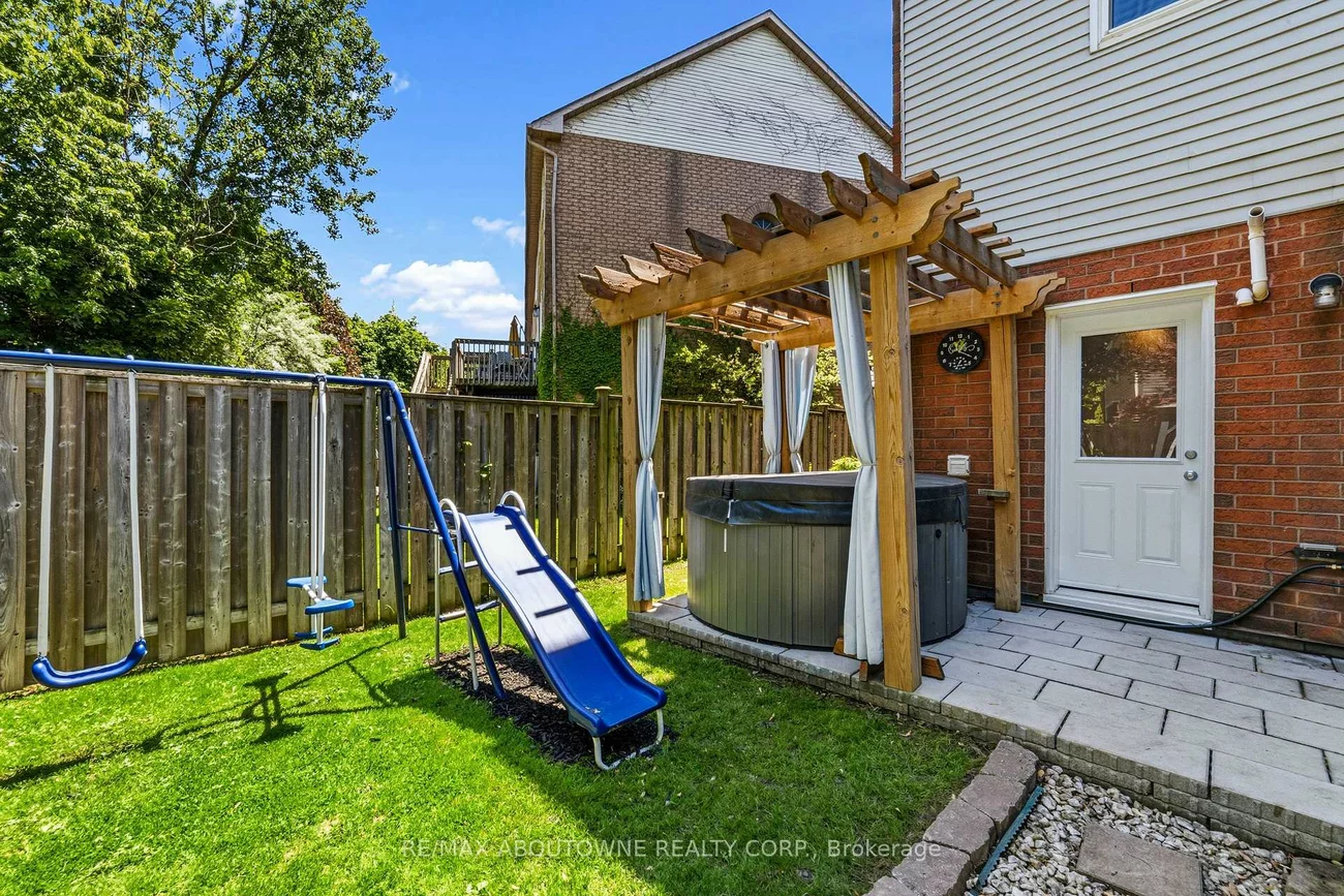 2355, Strawfield, 1015 - RO River Oaks, Oakville