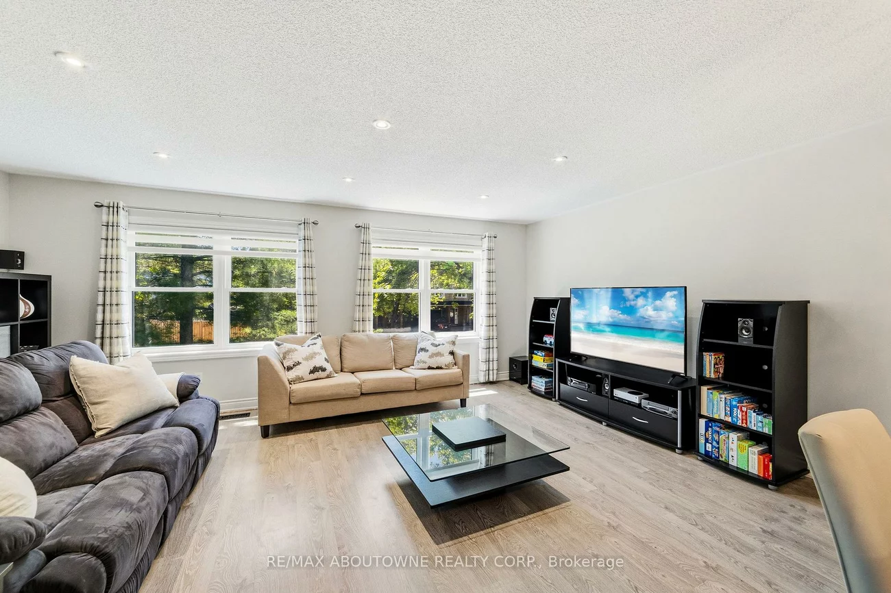 2355, Strawfield, 1015 - RO River Oaks, Oakville