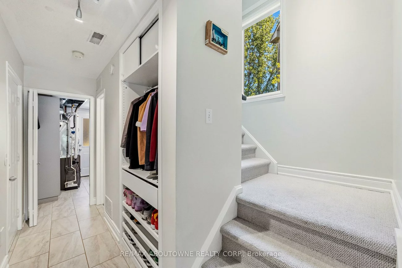 2355, Strawfield, 1015 - RO River Oaks, Oakville