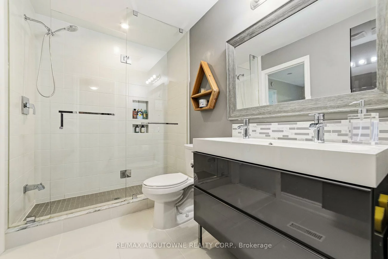 2355, Strawfield, 1015 - RO River Oaks, Oakville